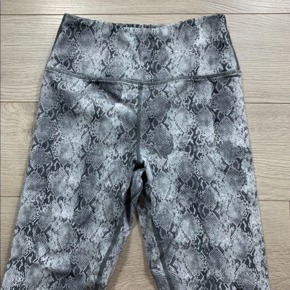 SPIRITUAL GANGSTER Essential High-rise Snake Print Leggings In Tonal Snake - Picture 5 of 12